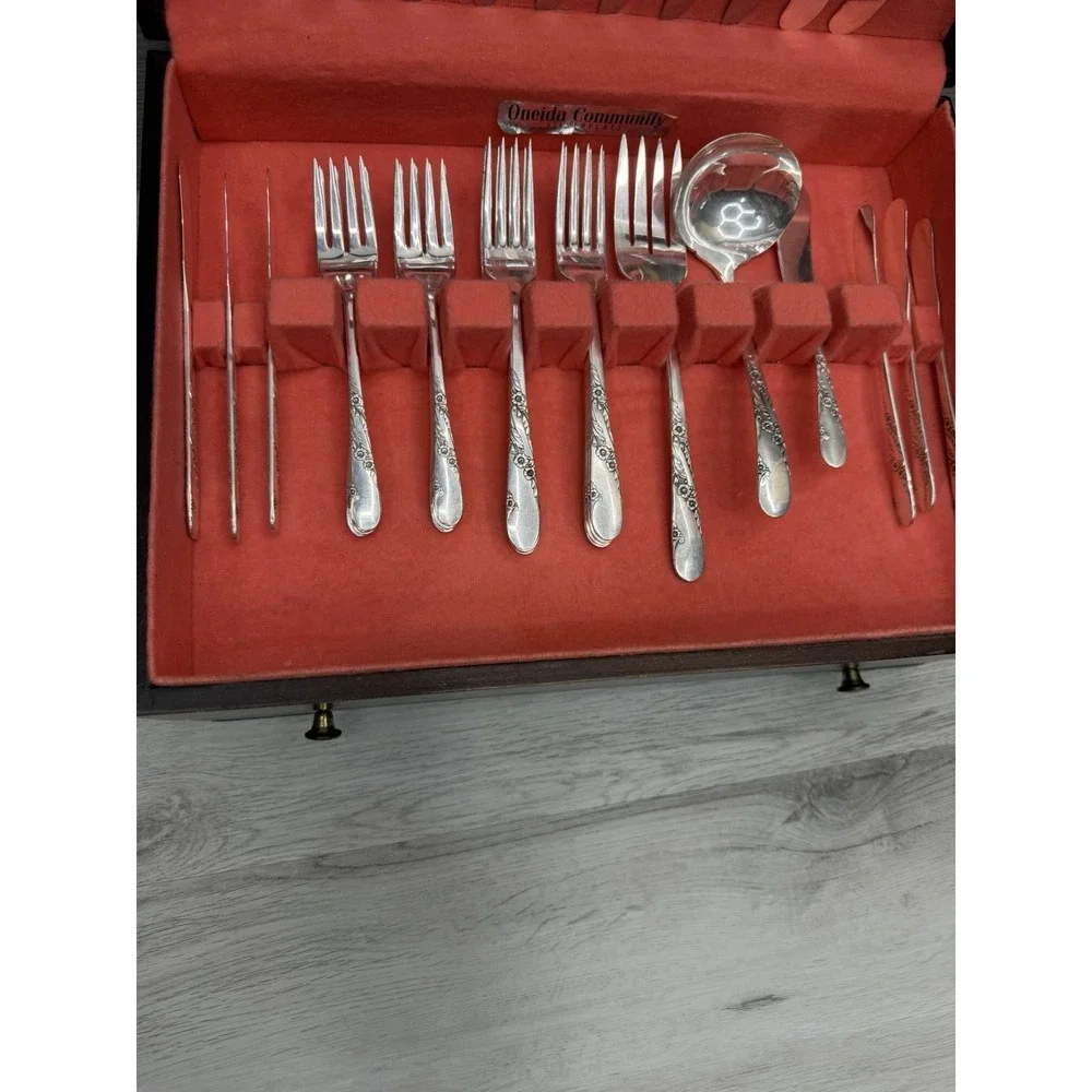 Oneida Community Bridal Wreath Silverplate 62pc Flatware Set 1955 Wood Box